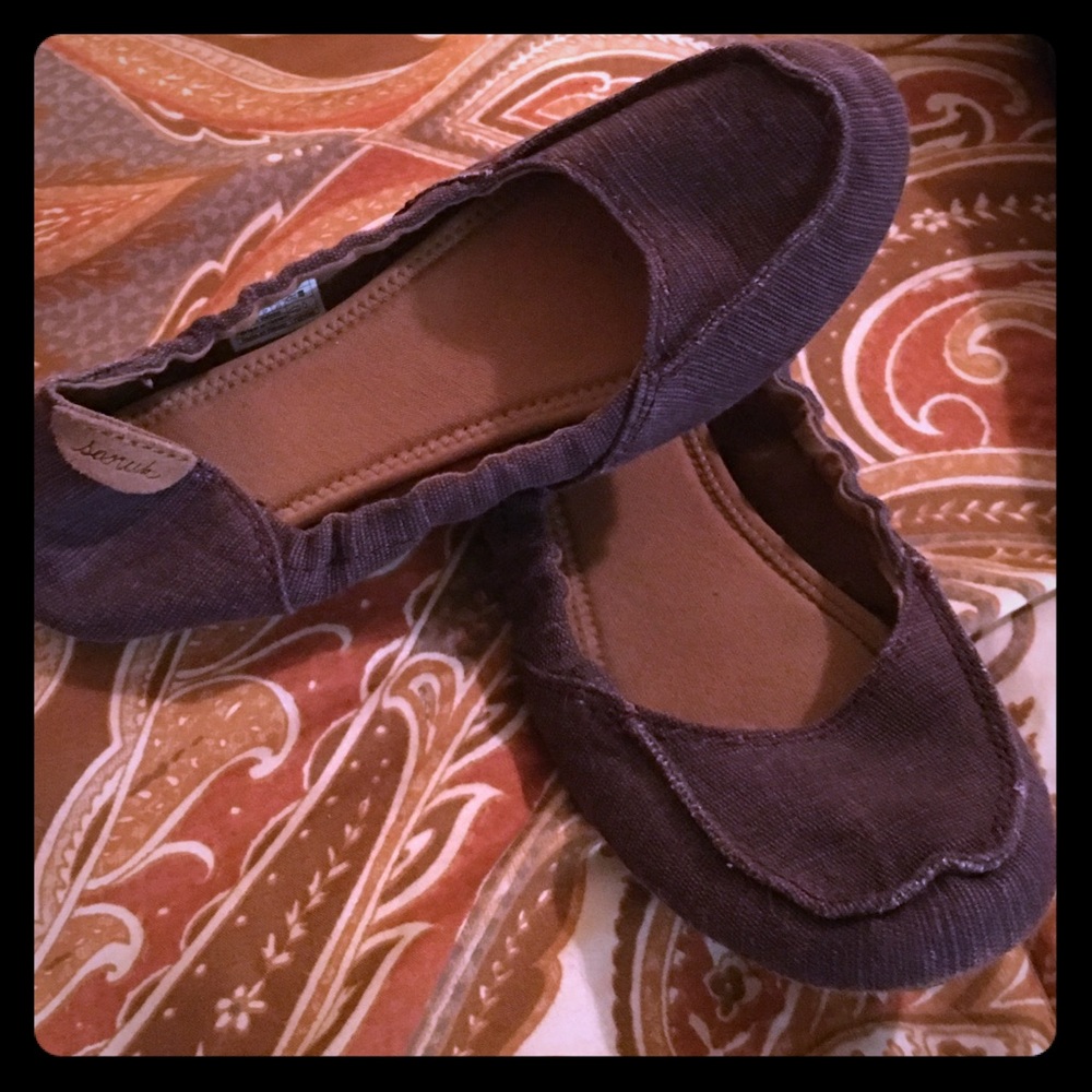 Worn once! Sanuk shoes. Eggplant (light